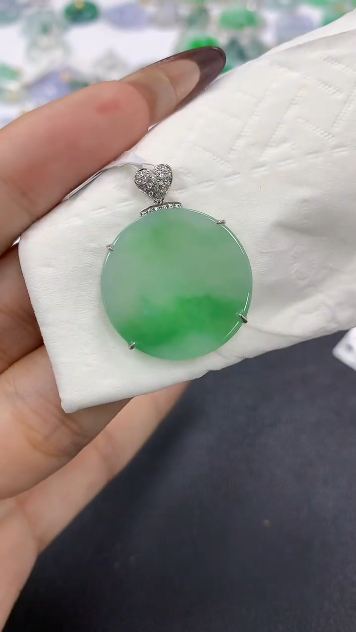 颈饰18K金镶嵌翡翠a货假一赔三支持复检百元上9元证书费自理