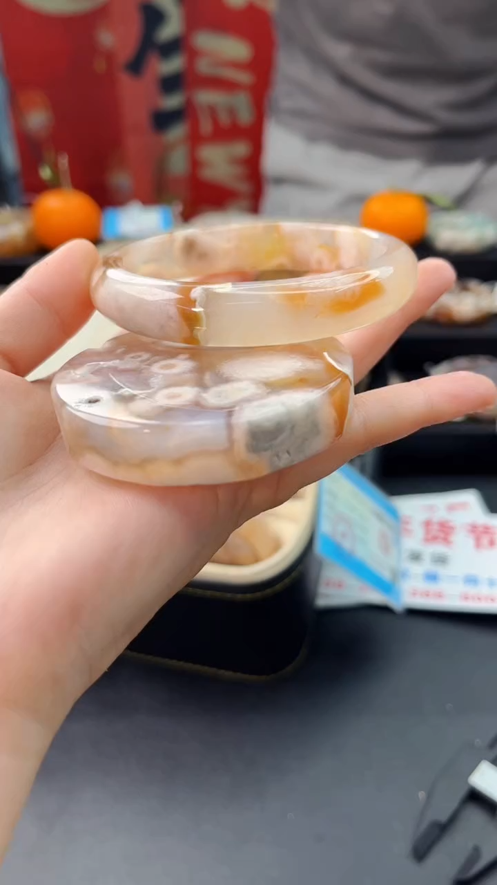 【闪购商品】石英质玉手镯未镶嵌赠送镯心（64圈口）