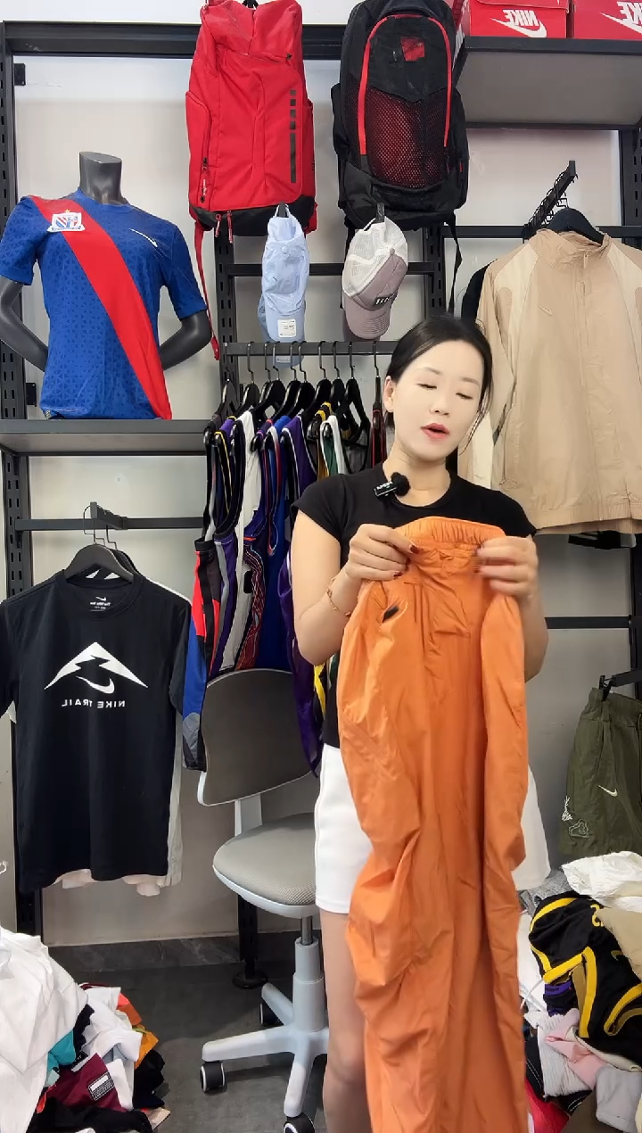 818 ·编码 耐克卫衣服饰过款为准 尺码·M