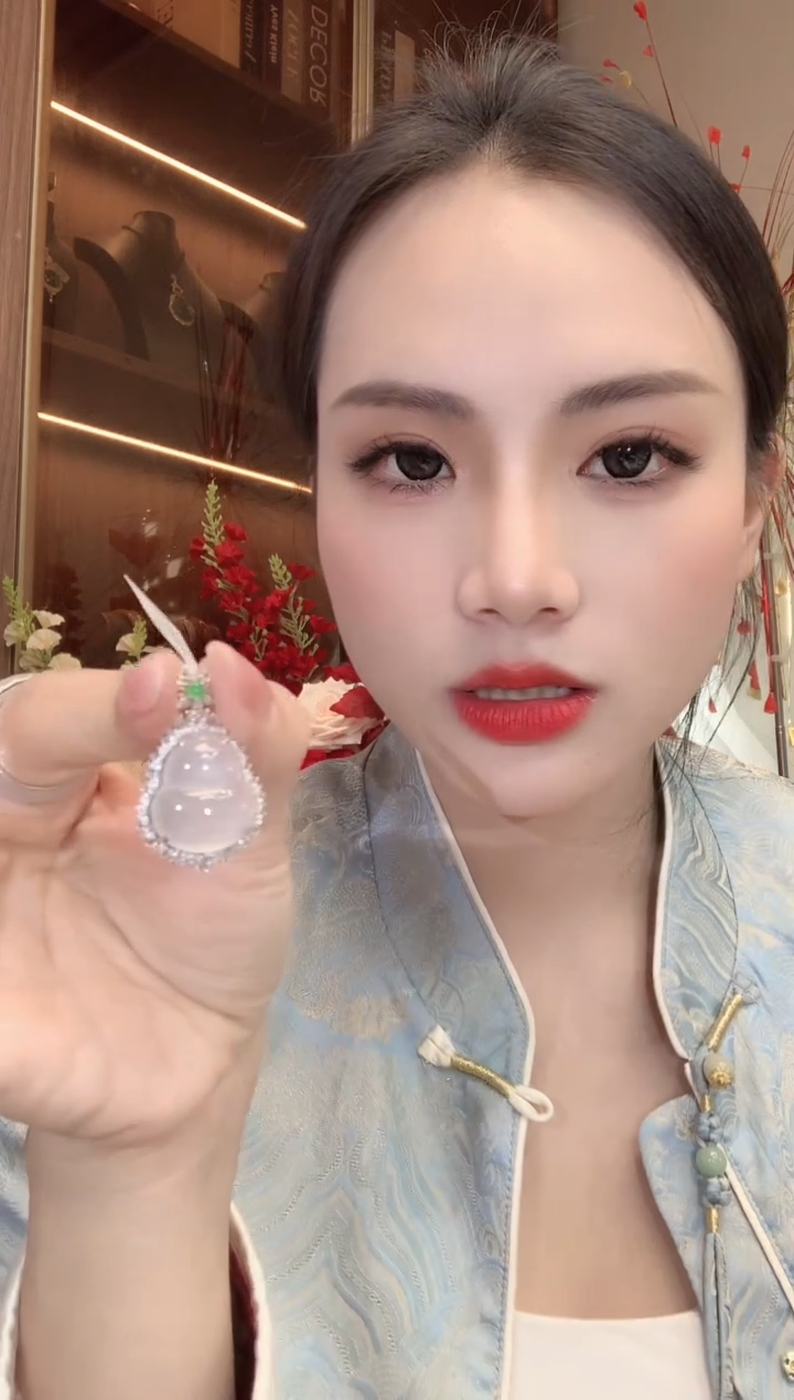 【闪购商品】翡翠吊坠(不含链)18K金镶嵌C30