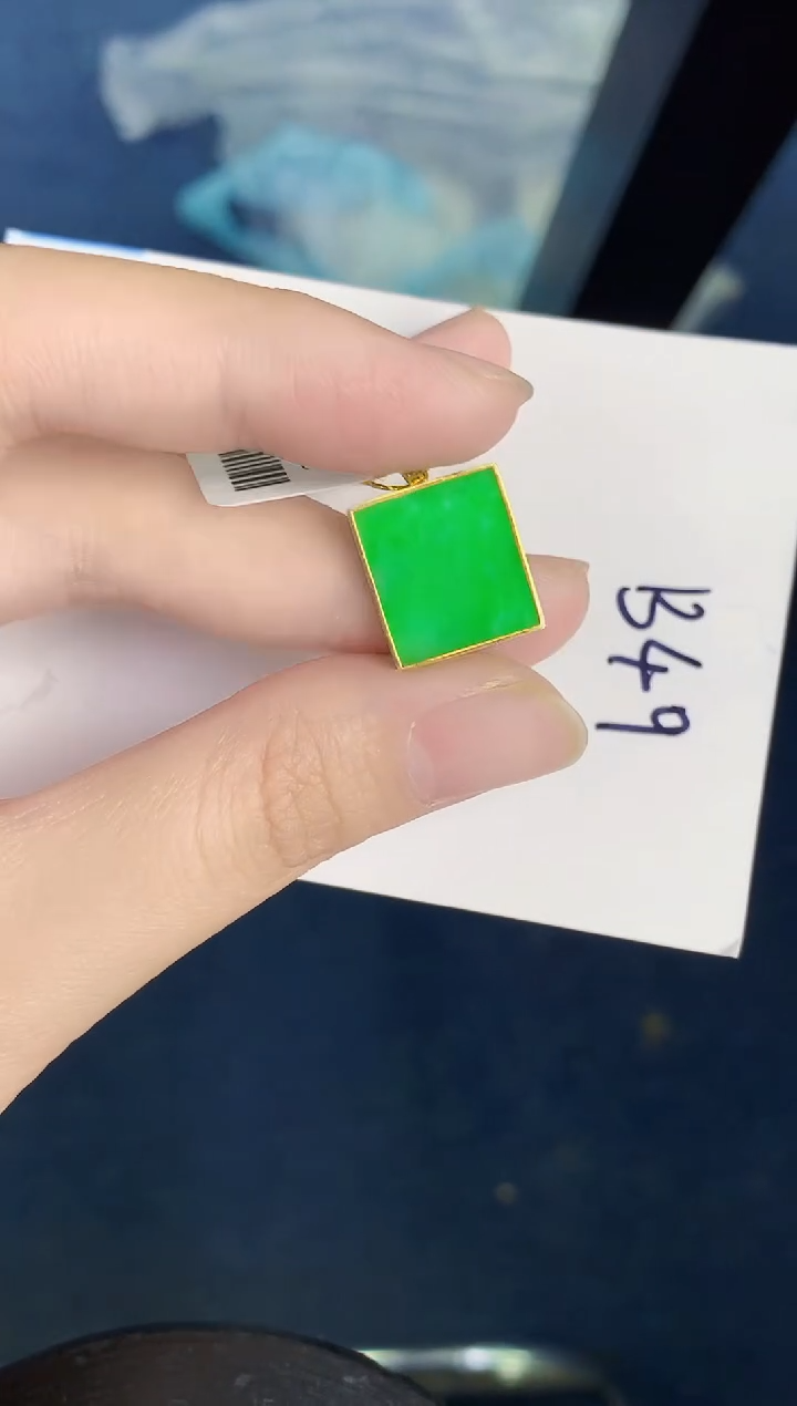 翡翠18K金镶嵌颈饰000000000