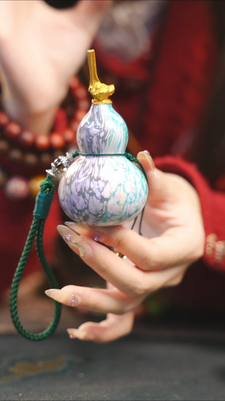 【闪购商品】WF161漂漆精致小手捻{未开口}