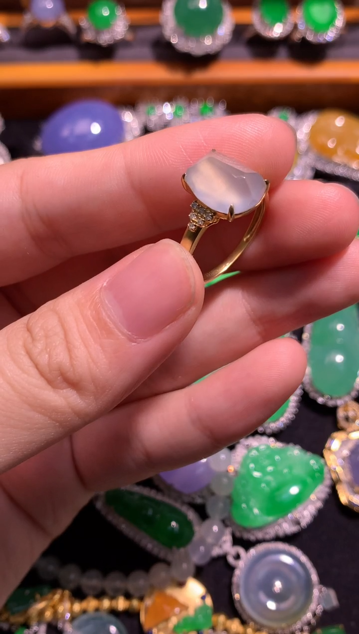翡翠戒指18K金镶嵌翡翠