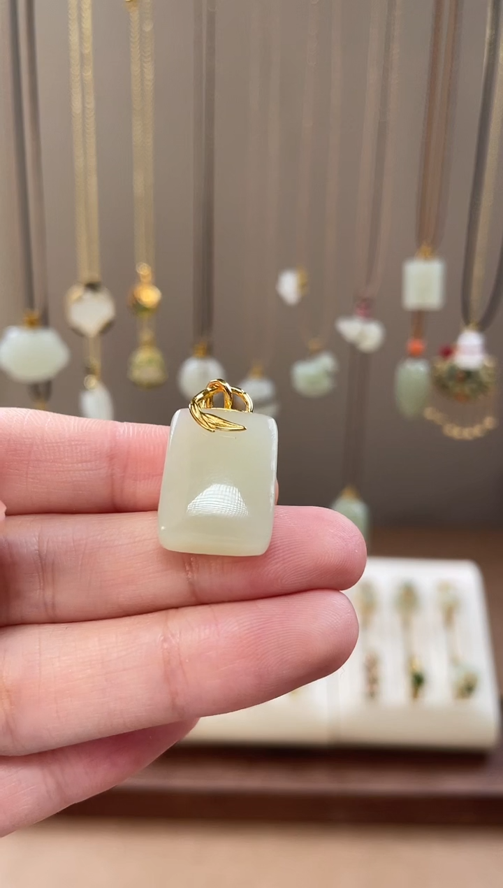 颈饰银S925镶嵌和田玉和田玉吊坠