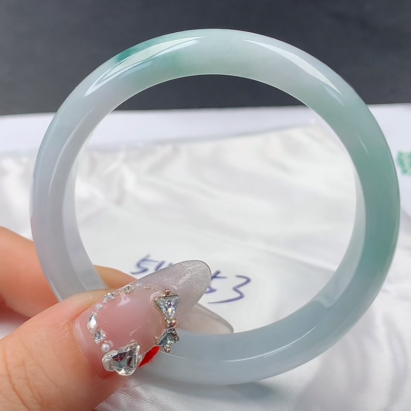 【精典翡翠精选】抖音基地发货 天然A货翡翠手镯正圈飘绿花