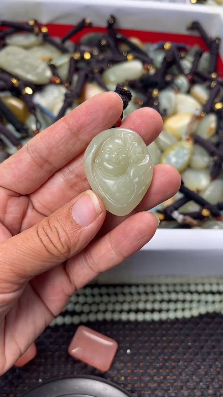 【闪购商品】和田玉颈饰未镶嵌多样性发货没有证书拍一发一有瑕