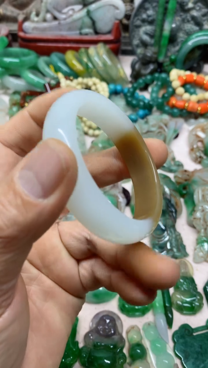 【闪购商品】65直播间的实时画面