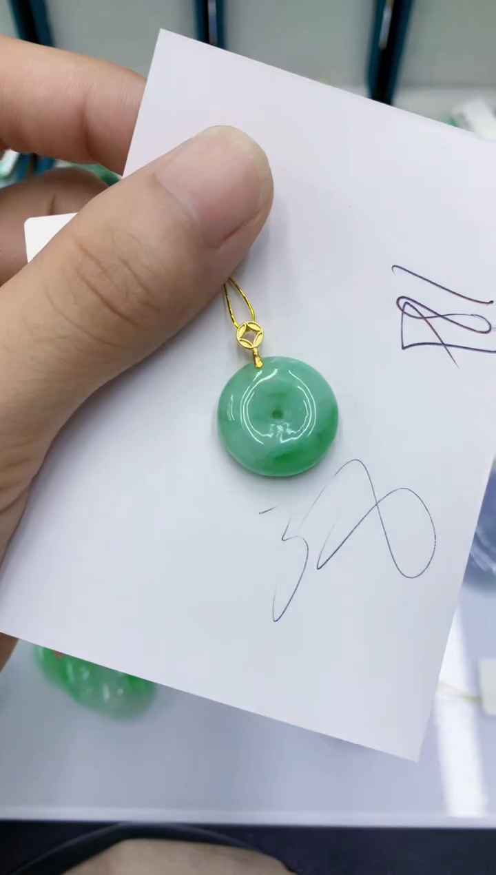 翡翠未镶嵌颈饰翡翠