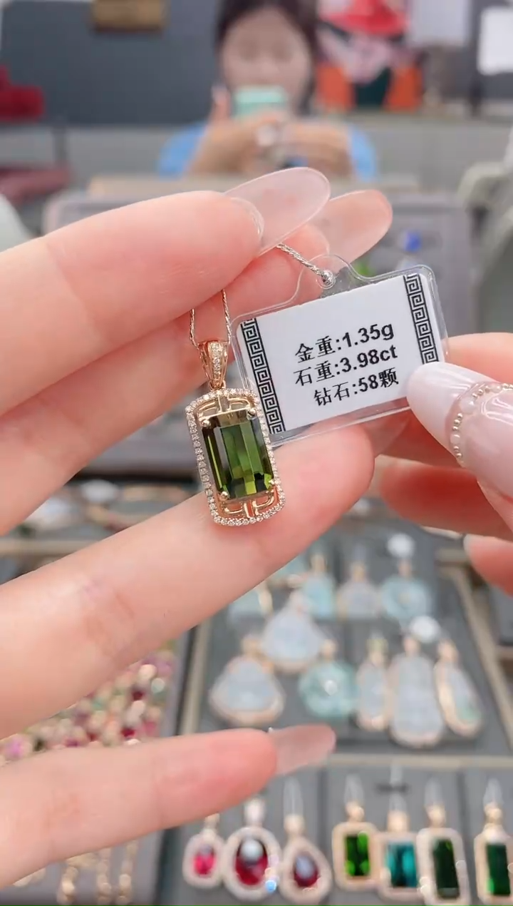 颈饰18K金镶嵌碧玺3.98     