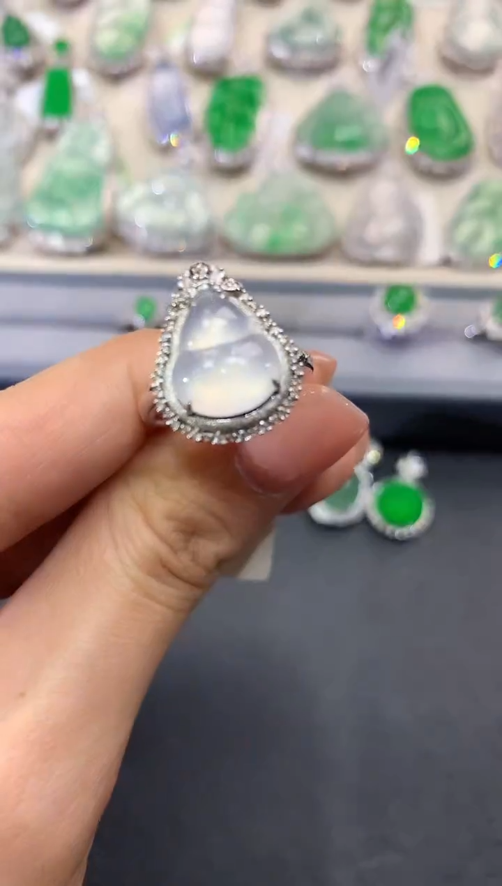 【闪购商品】翡翠戒指18K金镶嵌q22        