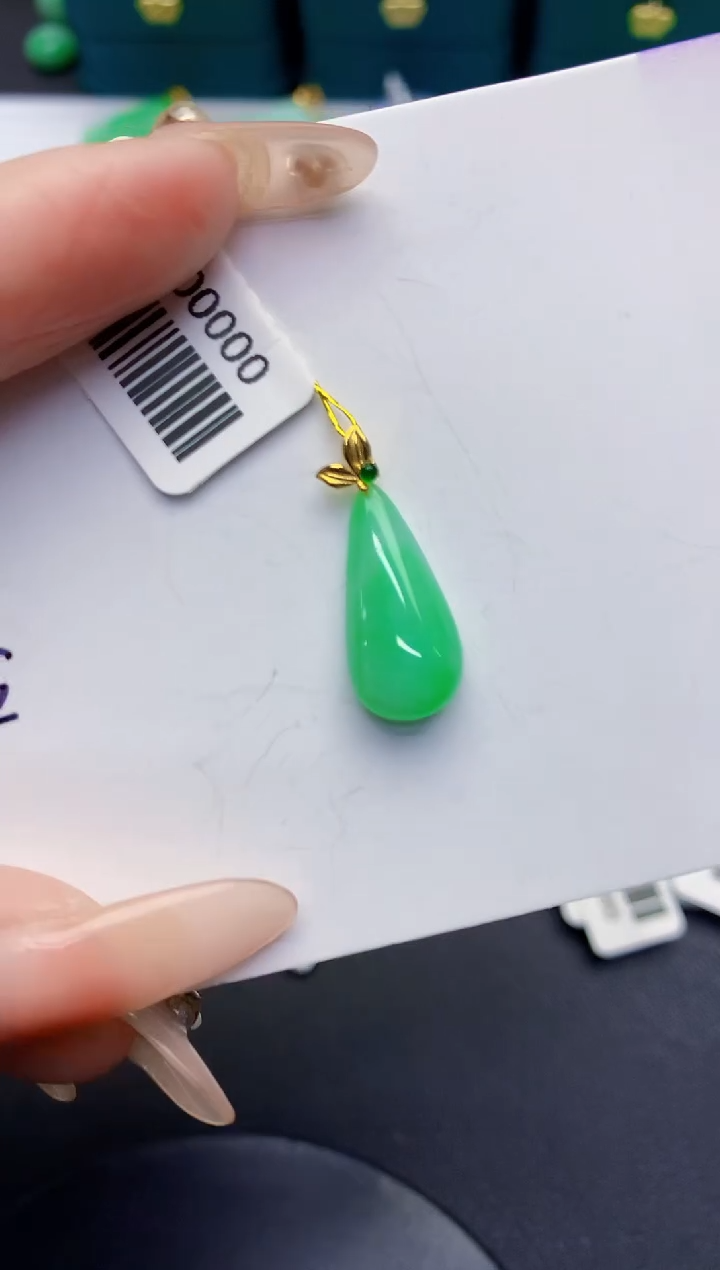 颈饰18K金镶嵌翡翠缅甸天然翡翠A货