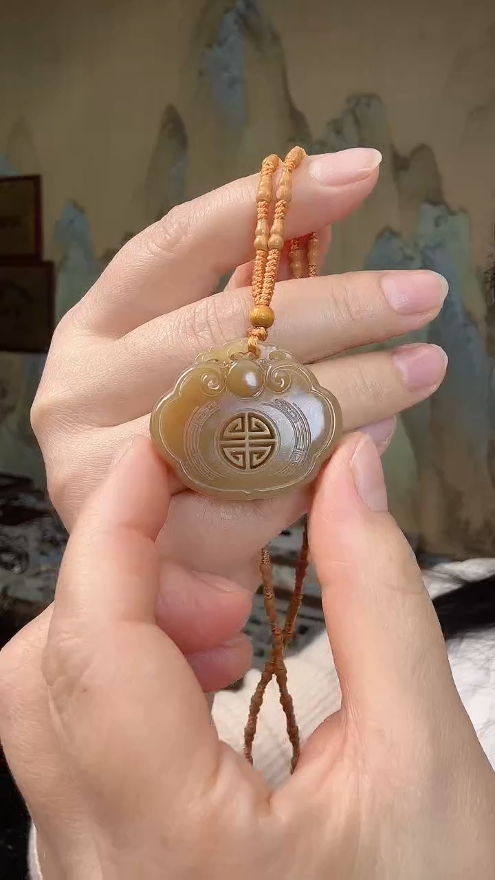 颈饰未镶嵌和田玉.