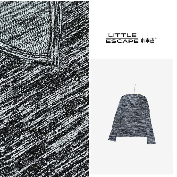 小乖逃休闲时尚灰色V领T恤打底银线长袖百搭款250913