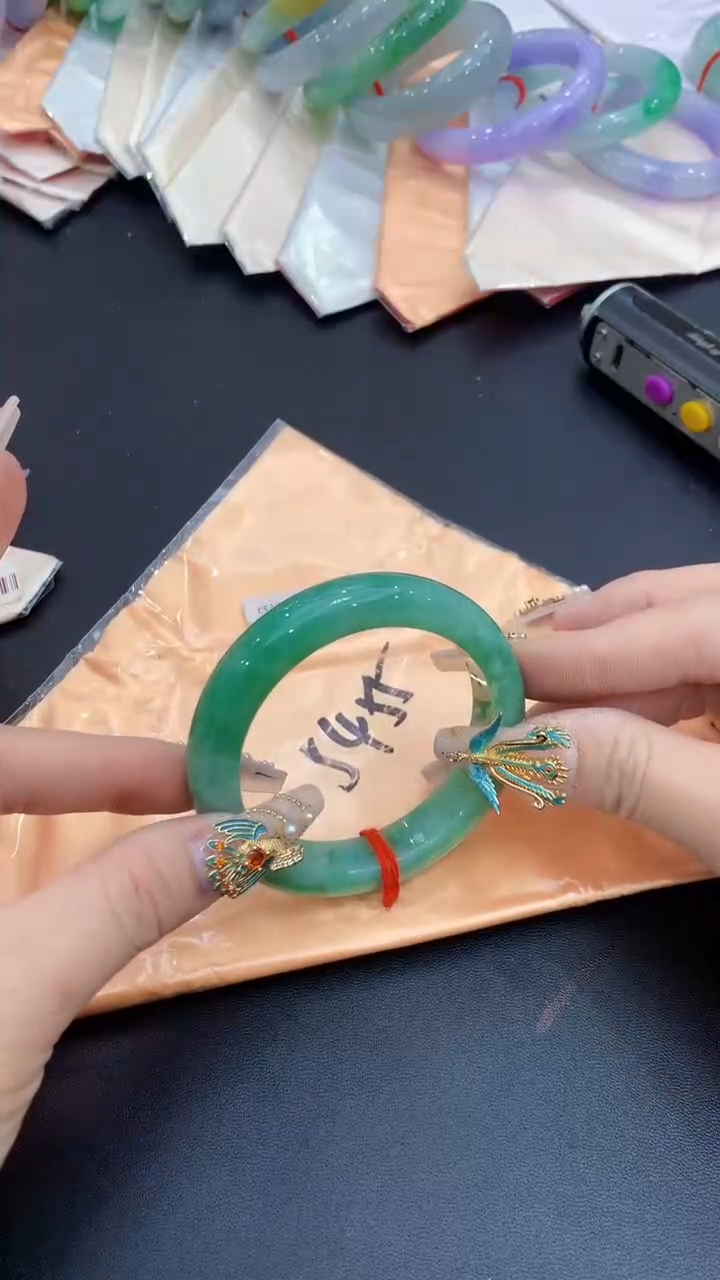 【闪购商品】翡翠手镯未镶嵌1018479035