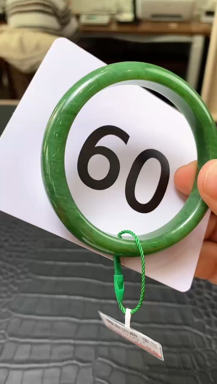 【闪购商品】和田玉碧玉手镯未镶嵌一个