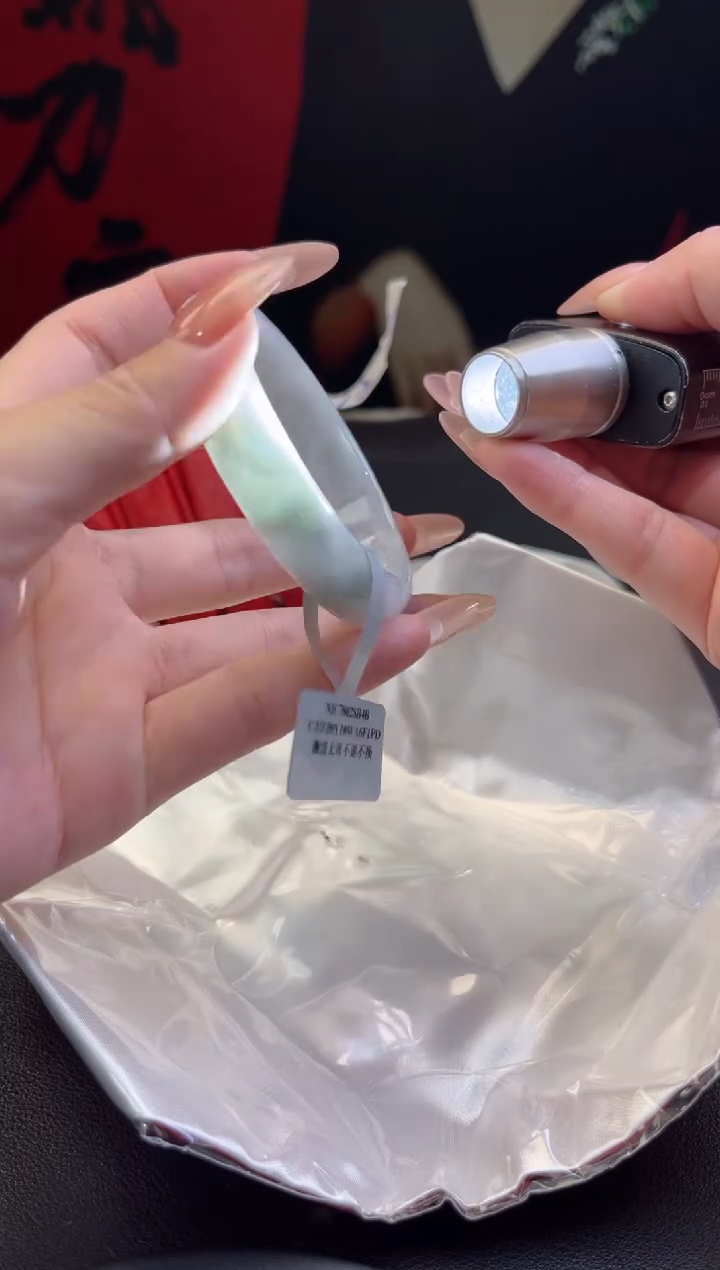 【闪购商品】翡翠手镯未镶嵌翡翠手镯(微瑕）