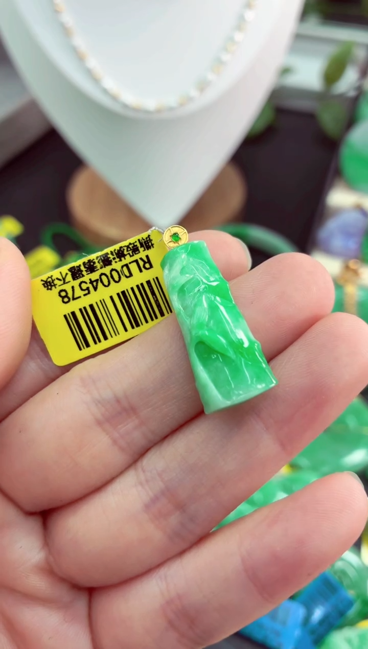 吊坠(不含链)18K金镶嵌翡翠挂件