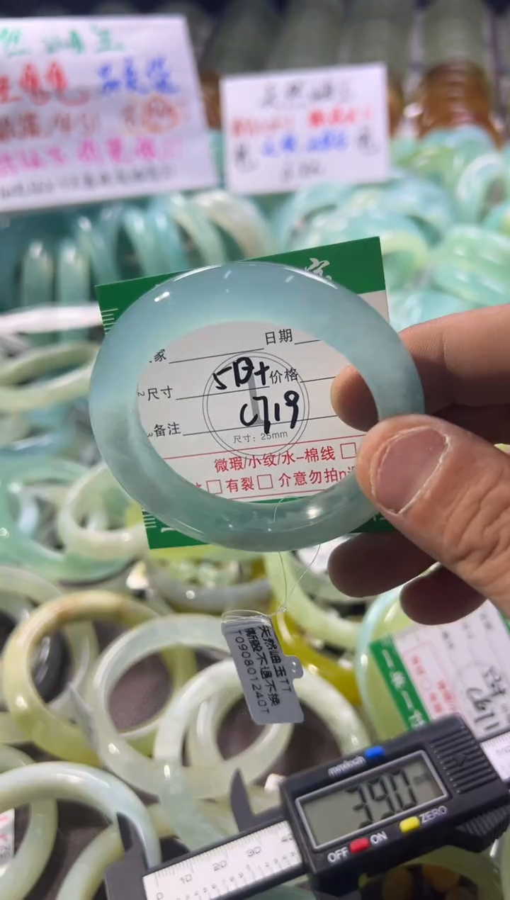 未镶嵌蛇纹石玉手镯1