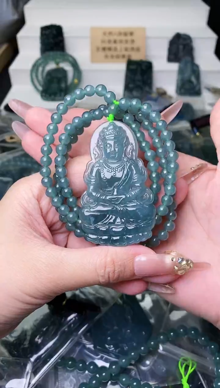 颈饰未镶嵌翡翠          