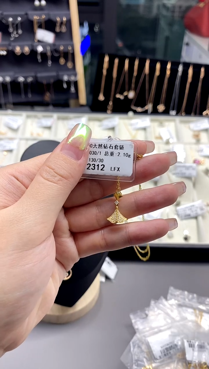 【闪购商品】钻石颈饰18K金镶嵌标签损坏不退不换