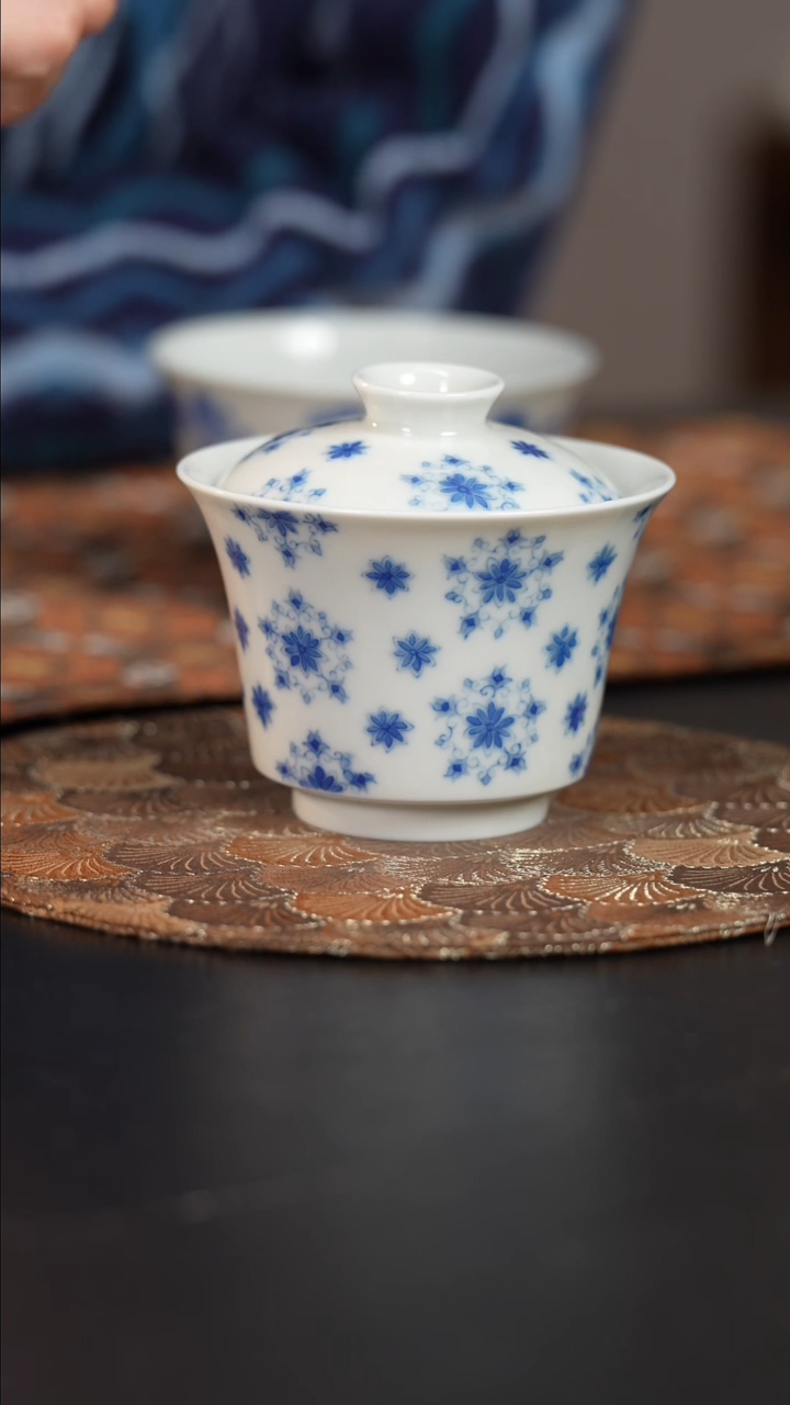 【闪购商品】杯看山柴窑青花团花盖碗