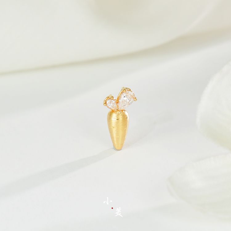 莫桑石18K金拉丝胡萝卜吊坠 G80684