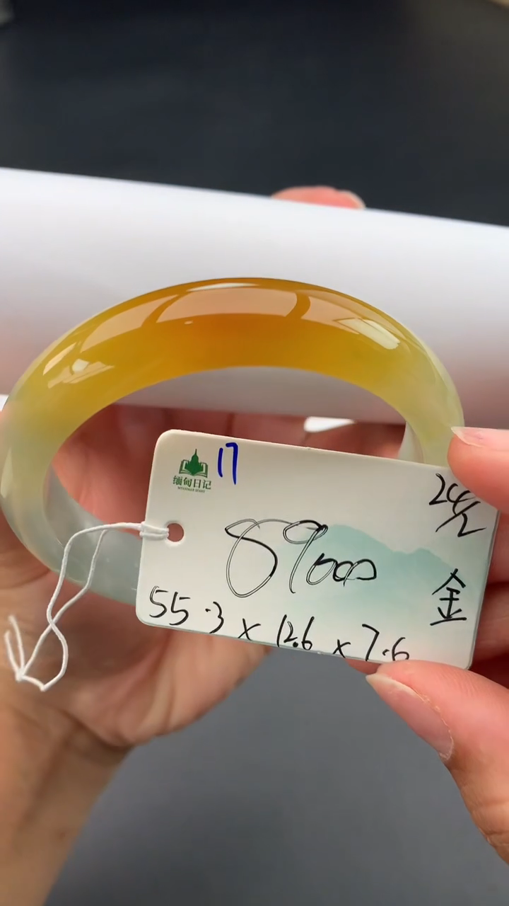 【闪购商品】翡翠手镯未镶嵌女神节#送礼#，下单联系客服核对地址~