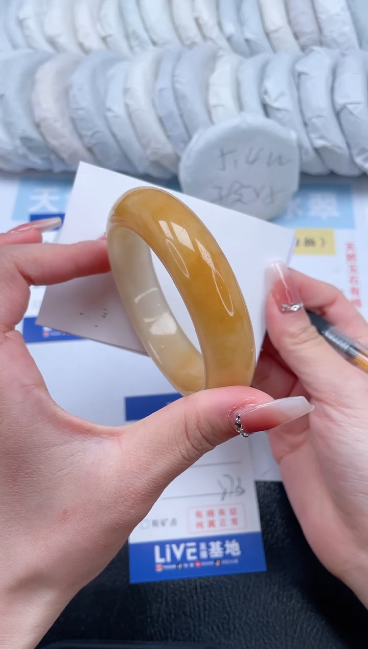 【闪购商品】石英质玉手镯未镶嵌T109-57.3