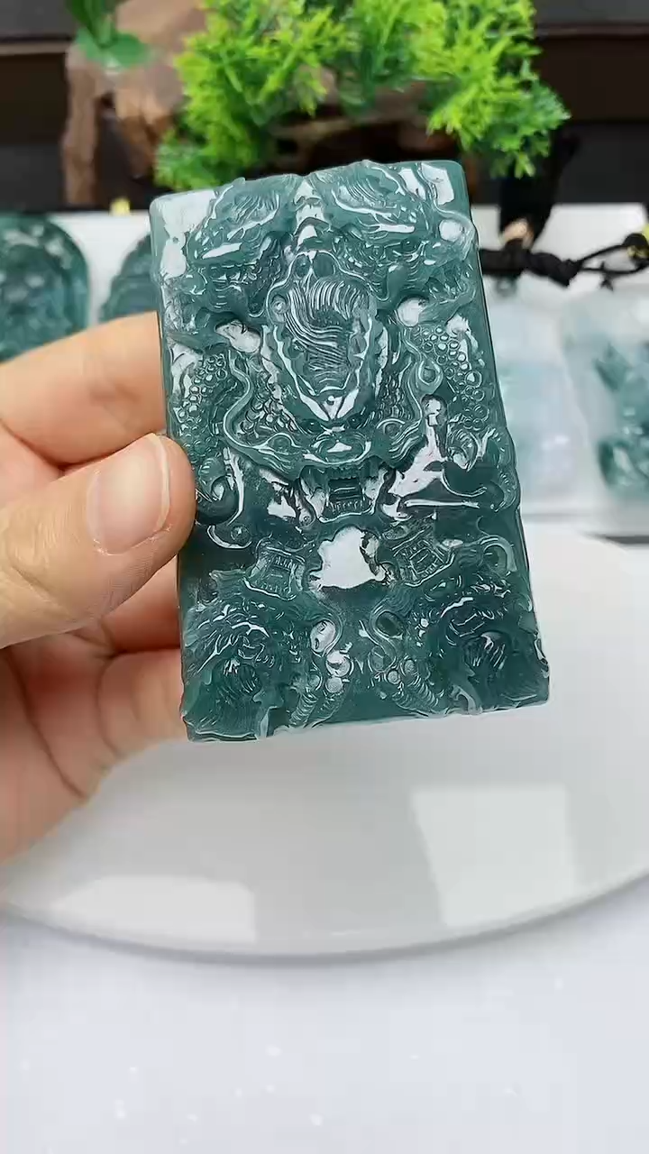 【闪购商品】翡翠颈饰未镶嵌         