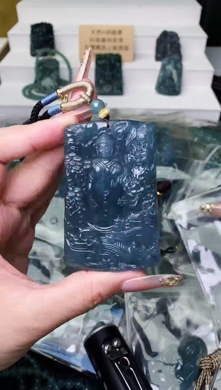 颈饰未镶嵌翡翠 