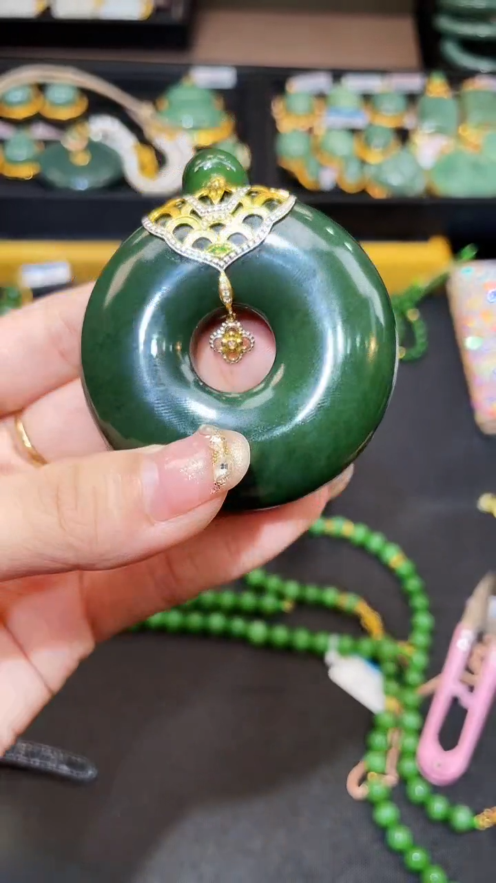 和田玉18K金镶嵌吊坠(赠链)54MM多样性发一