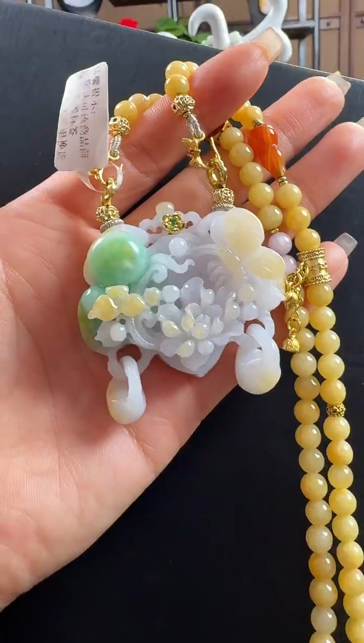 颈饰未镶嵌翡翠如意