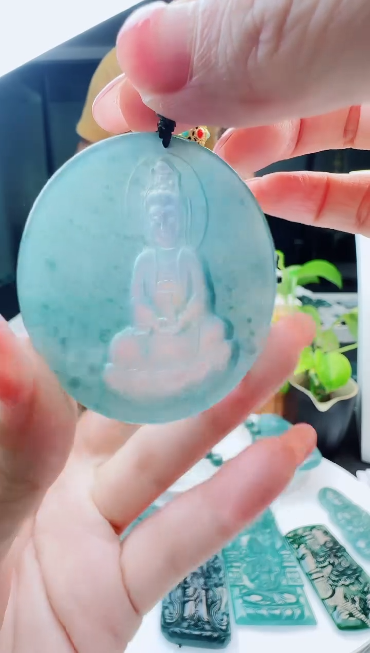 翡翠未镶嵌颈饰多样性发货其中一件