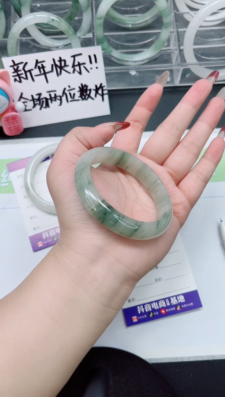 【闪购商品】石英质玉手镯未镶嵌a323