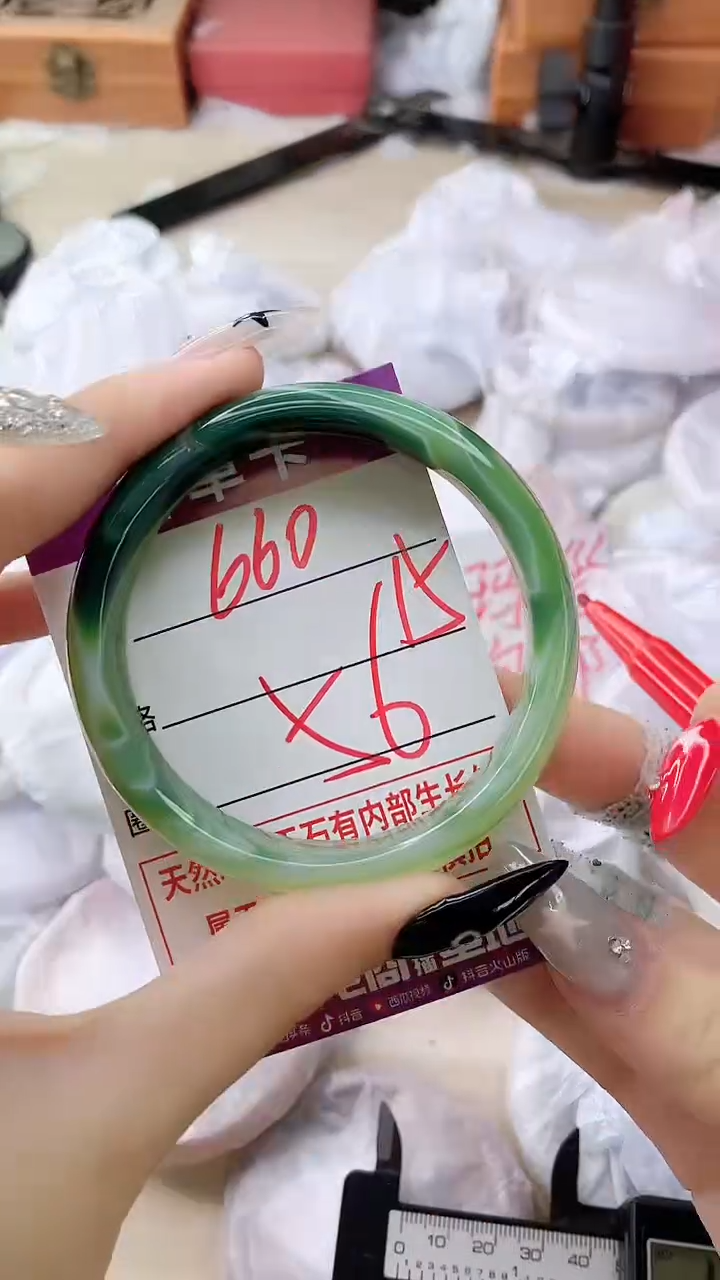 玛瑙/玉髓手镯未镶嵌660