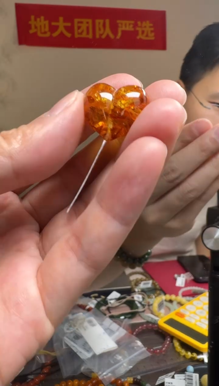 琥珀吊坠(不含链)未镶嵌俄料琥珀花珀屁桃通孔
