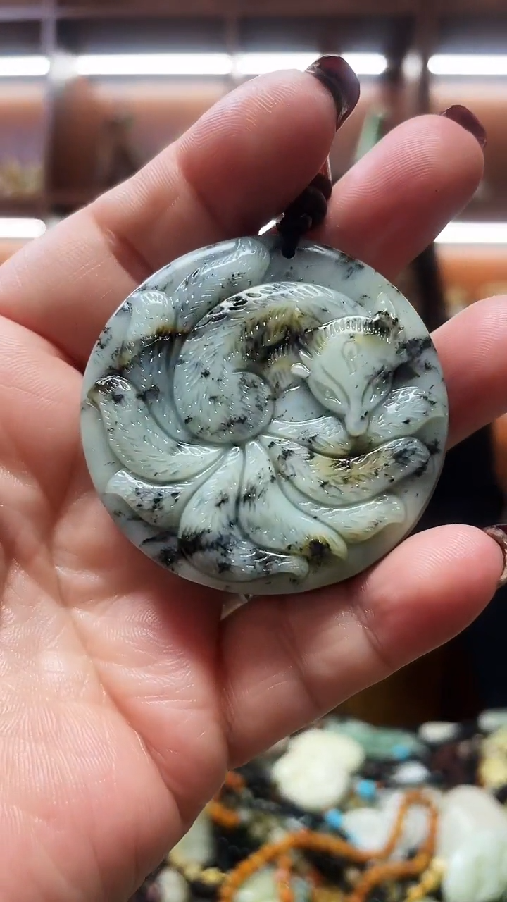 未镶嵌蛇纹石玉吊坠     