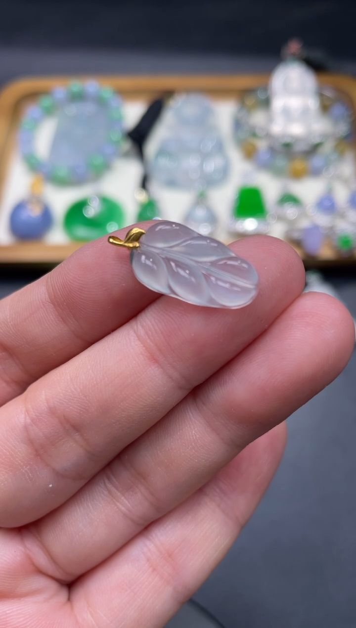 【闪购商品】翡翠颈饰18K金镶嵌65........