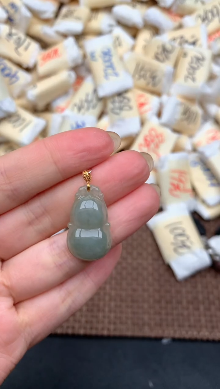 18K金镶嵌挂件翡翠1