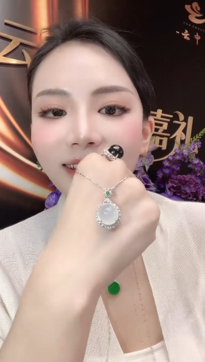 吊坠(不含链)18K金镶嵌翡翠A13