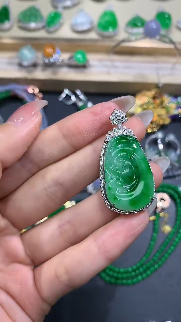 【闪购商品】翡翠吊坠(不含链)18K金镶嵌71团购