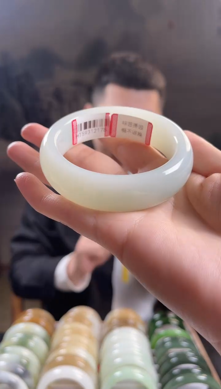 未镶嵌手镯和田玉56+圈口仅一只