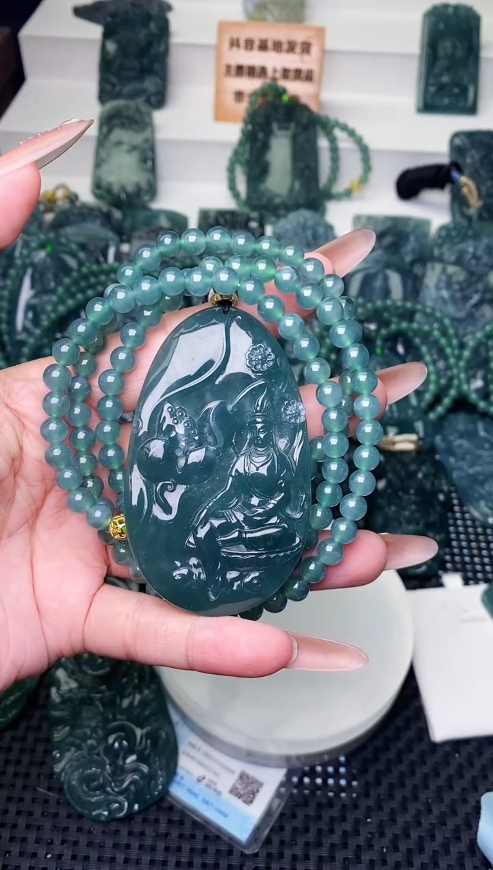 颈饰未镶嵌翡翠 