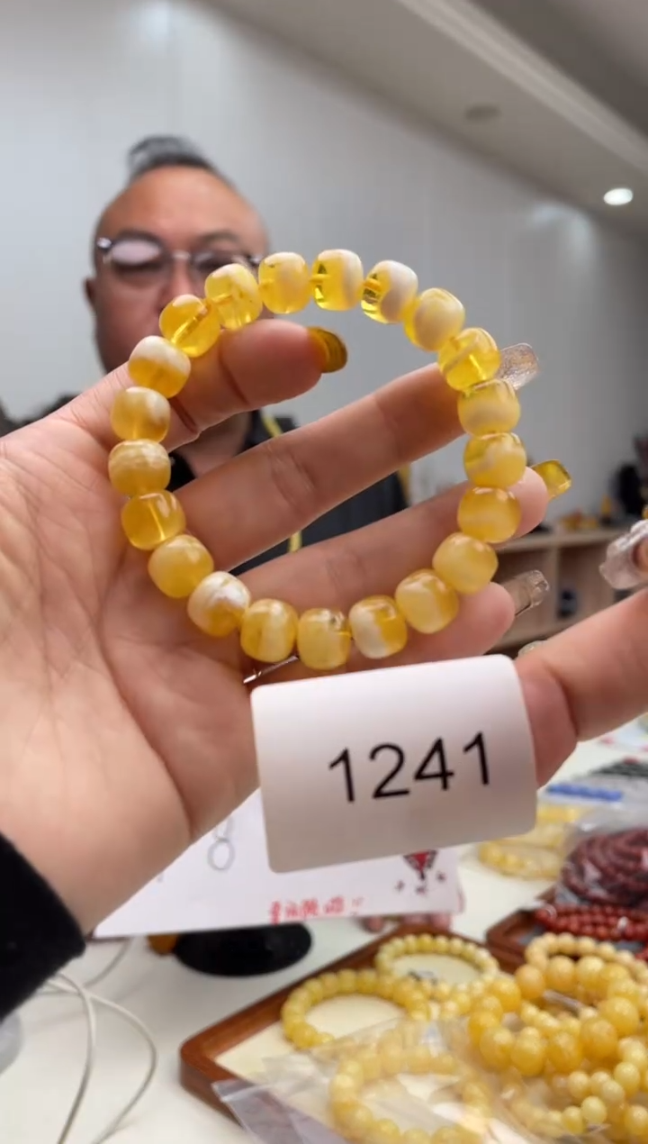 【闪购商品】琥珀裸石未镶嵌1241多样性发其中一件