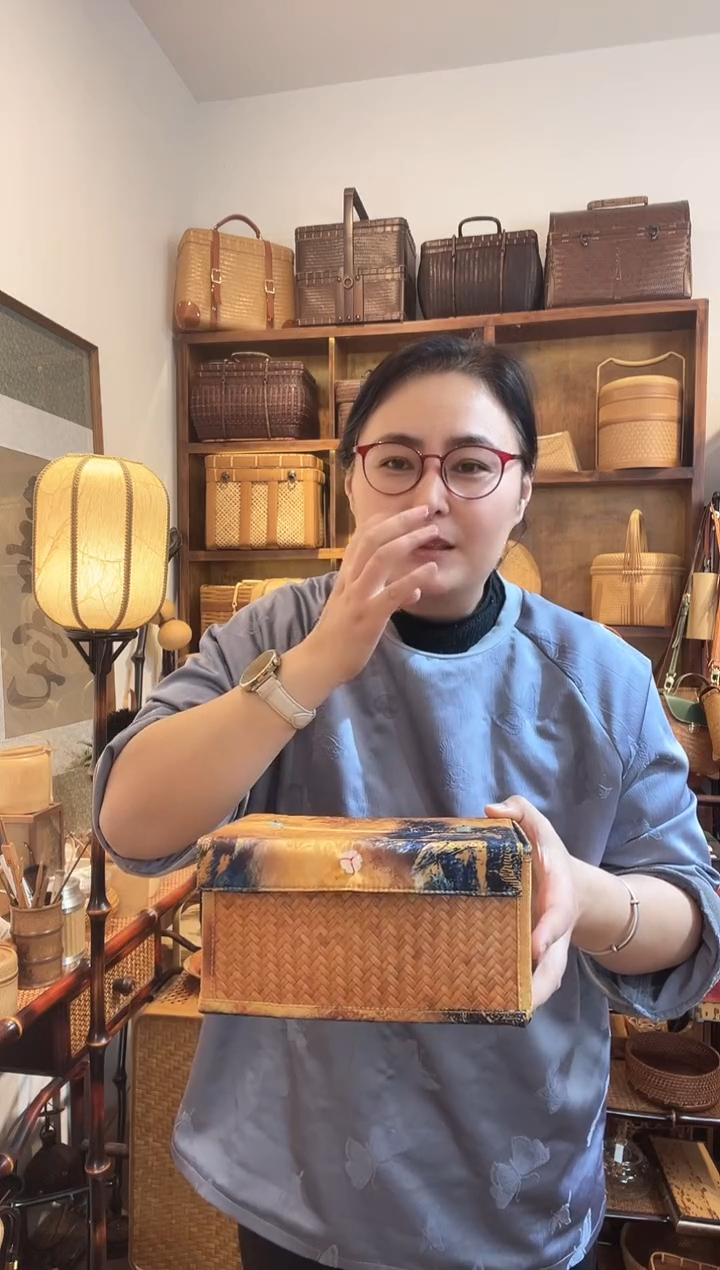 XJDM36-2缎面印花纸巾盒黄山大