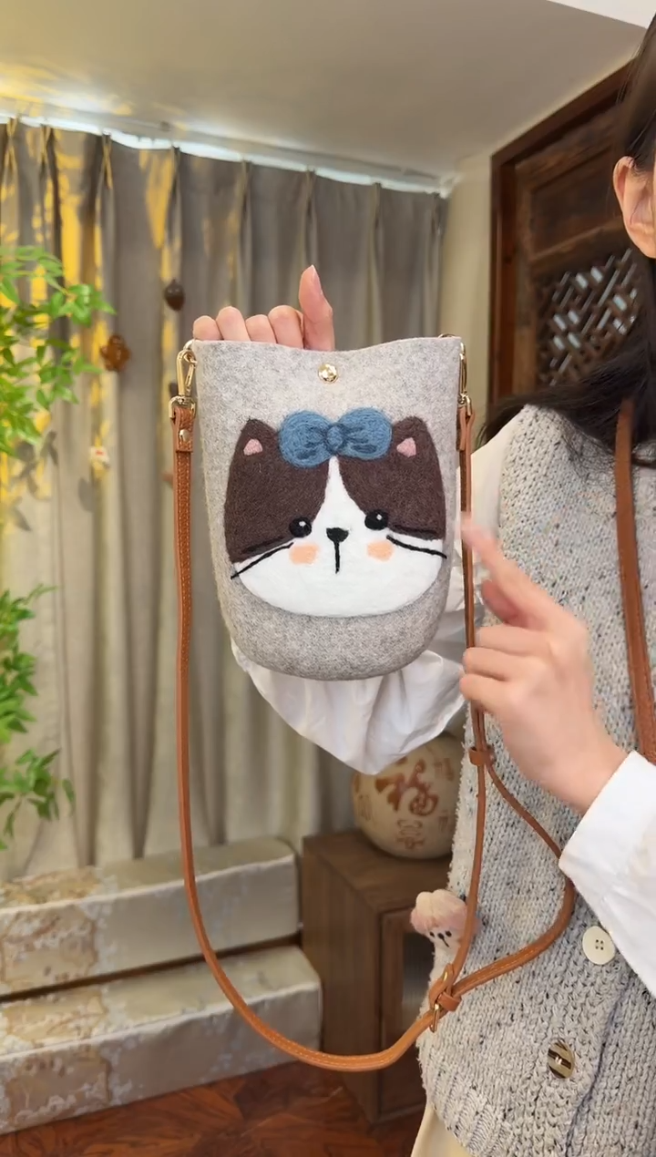 羊毛非遗羊毛毡包 手机包灰猫咪