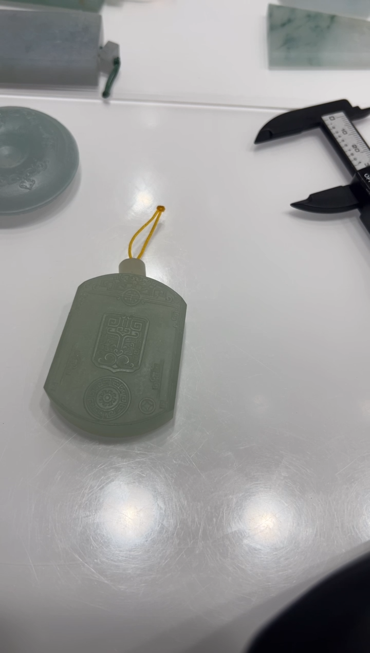 定制翡翠未镶嵌牌子