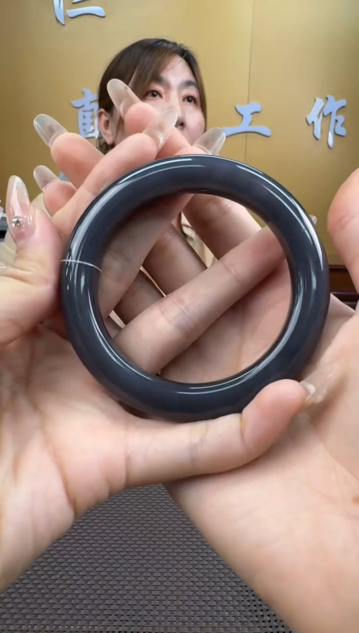 【闪购商品】和田玉手镯未镶嵌56