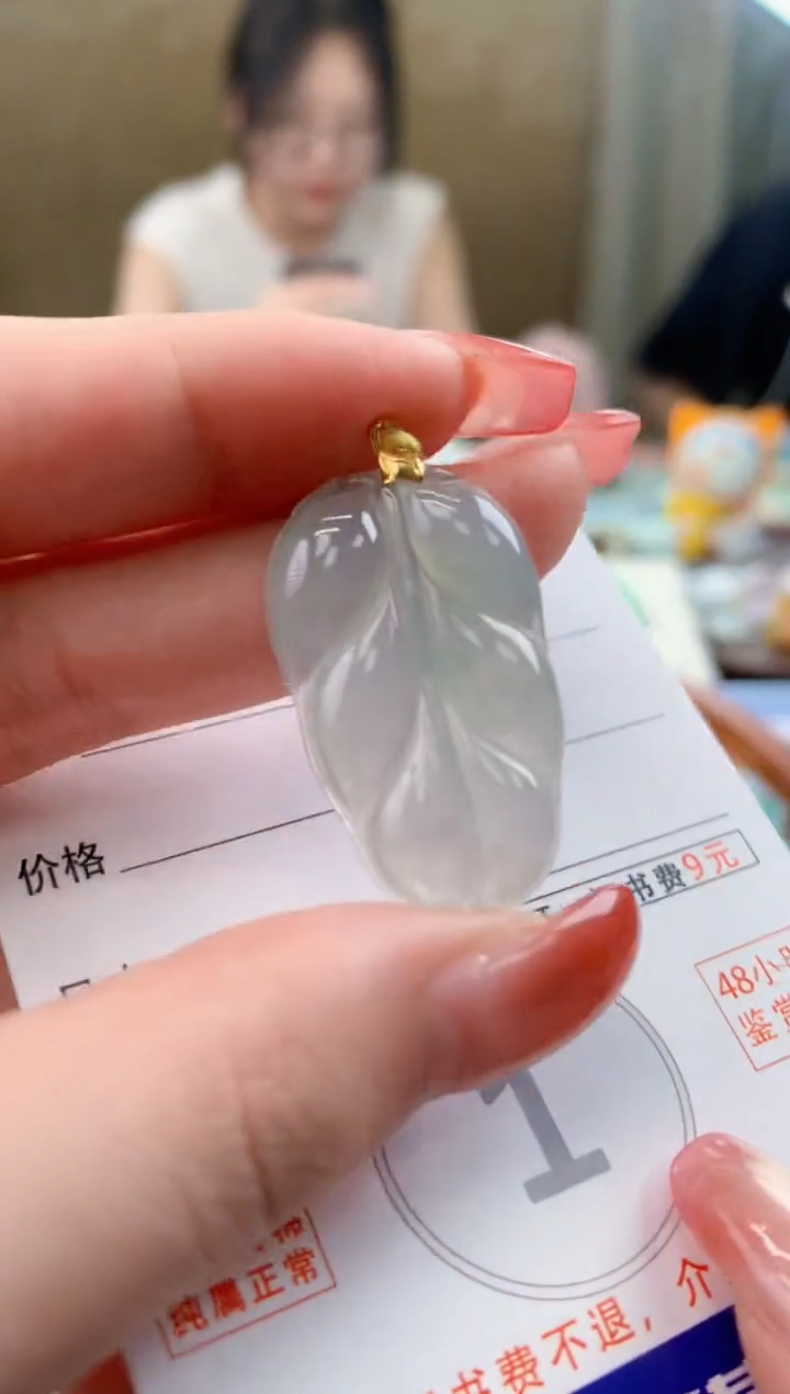 颈饰18K金镶嵌翡翠天然A货翡翠挂件