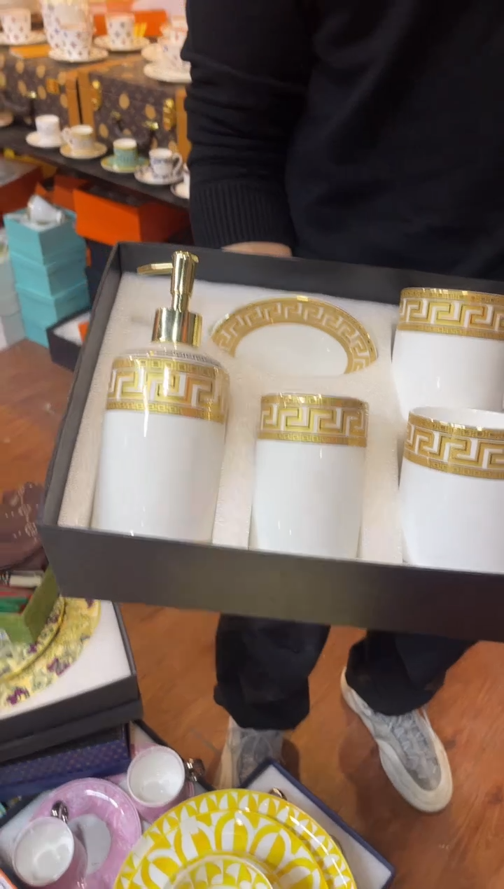 杯鸿辉家品牌瓷器，京东包邮！